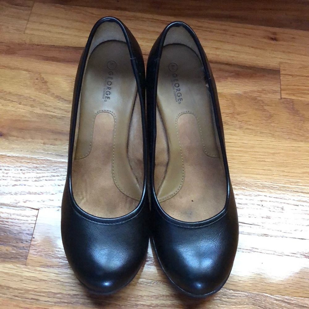 Black George pumps